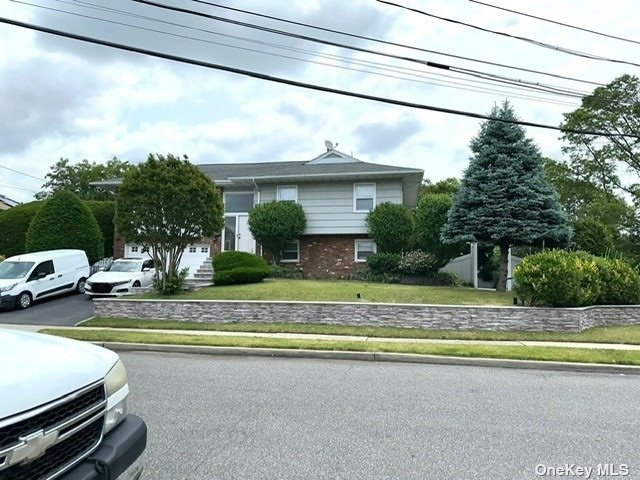 Single Family in Baldwin - Vivian Ct  Nassau, NY 11510