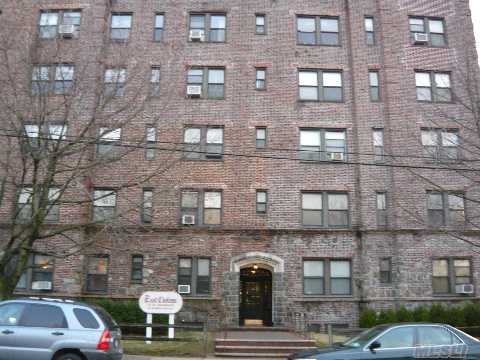 Fifth Floor Studio Apartment In Elevator Bldg, Hardwood Floors, High Ceilings, Gas Cooking, New Refrig. Near To All Transportation & Shopping.