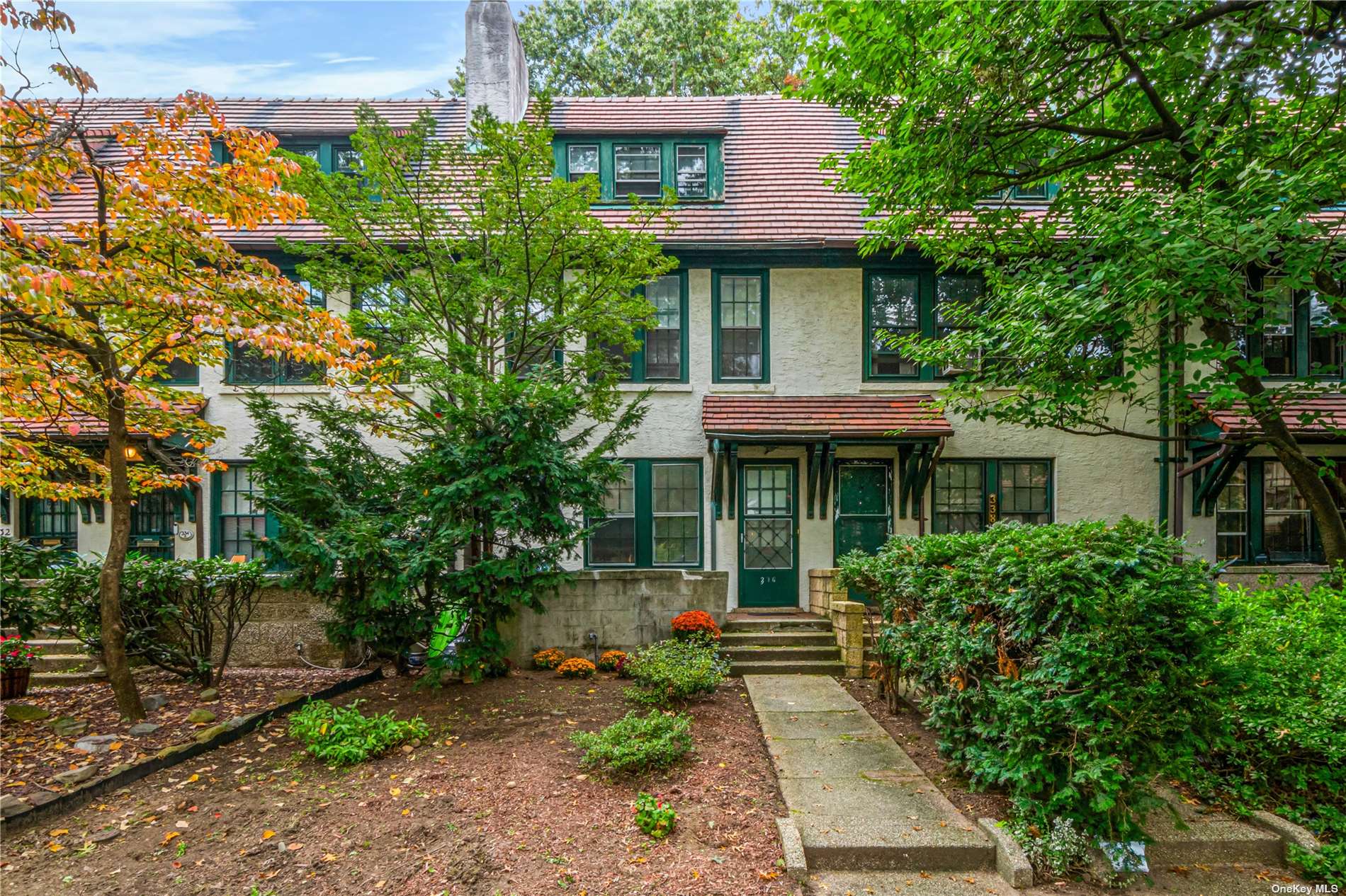 Single Family in Forest Hills - Burns  Queens, NY 11375