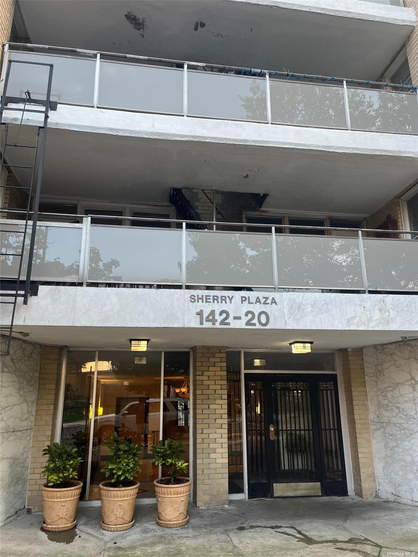 Apartment in Briarwood - 84th  Queens, NY 11435