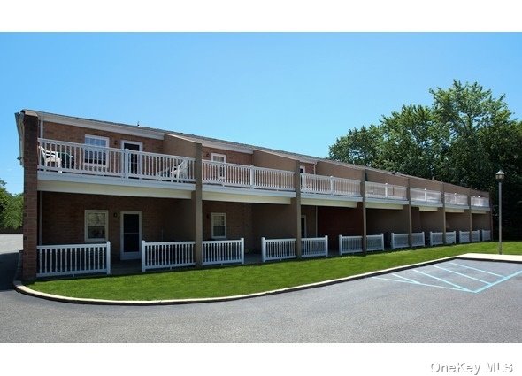 Apartment in West Babylon - Little East Neck  Suffolk, NY 11704