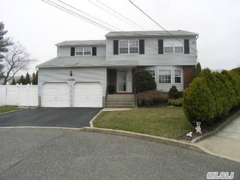 A Cul-De-Sac Built Off Newbridge Rd. Taxes Do Not Reflect Star.(W/Star-$11,300.)Beautiful 4 Bedroom Colonial,Hardwood Floors,Updated Kitchen/New Appliances,New Cac,Lots Of Storage,Huge 2 Car Garage,'Great'oversized Private Yard,Large Shed,Property All Enclosed With Pvc Fencing.