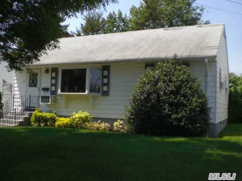 Great Starter Home, Ranch, 2 Bedroom, 2 Full Baths, Lr/Dr, Hardwood Floors Through Out, Full Finished Basement W/Ose, Det 1.5 Car Garage. Close To All, Shopping, Transportation, Highways, Cantiague Park, & Lirr.