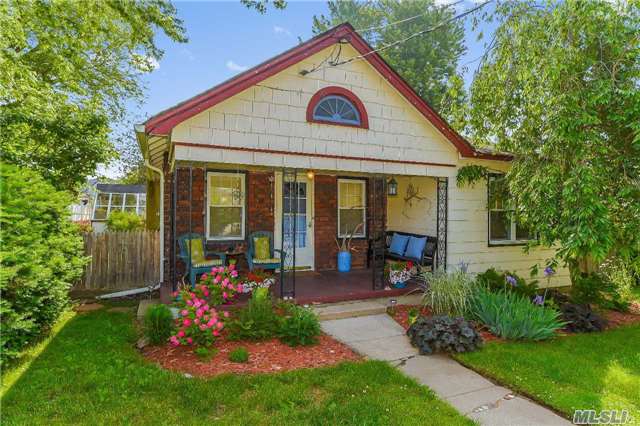 Two Bedroom Front - Porch Ranch.New Windows And New Boiler. Less Than 1/4 Mile To Beach, Pool,  Restaurants And Transportation.