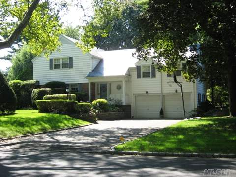 Munsey Park C/H Col W/Great Entertaining Space,Sunny & Well Maintained - Eik Recently Updated, Home Office W/Blt Ins; Lg. Fam Rm W/Custom Built-Ins Each Overlook'g Beautiful & Private Landscaped Propty.Second Flr Features 2 Ensuite Bdrms; +3 Add'l Bdrms,And 1 Add'l C/H Full Bth.Plenty Of Storage. Home Warranty In Place.