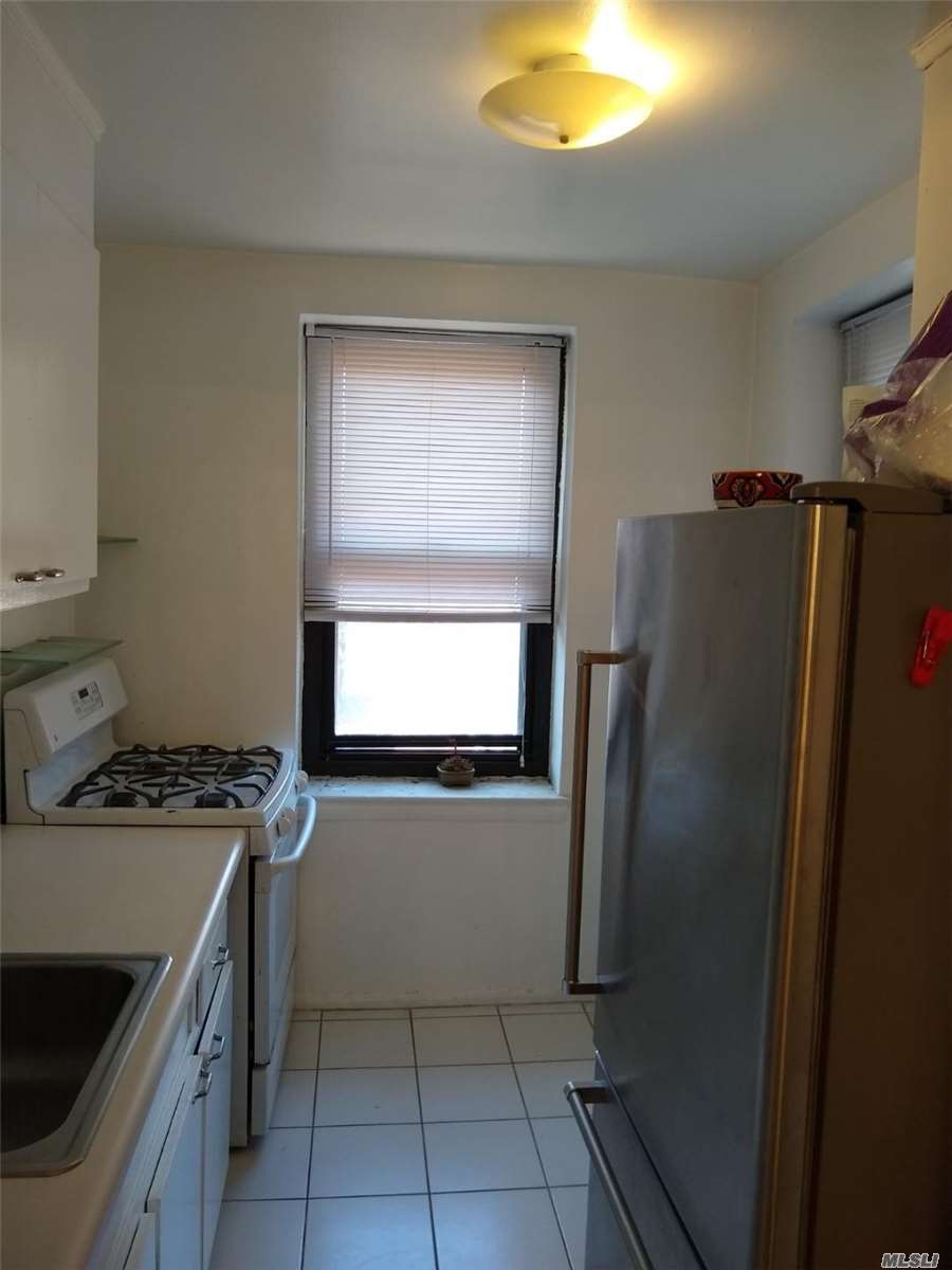 Excellent & Well Kept Building 1 bedroom & 1 bath coop, 700sq ft, maintenance fee of $574 include all Utilities, has gym, courtyard, Close to stores, restaurants, schools, parks, buses & more.