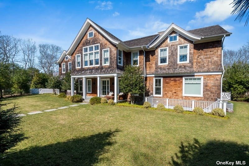 House in East Hampton - Springy Banks  Suffolk, NY 11937