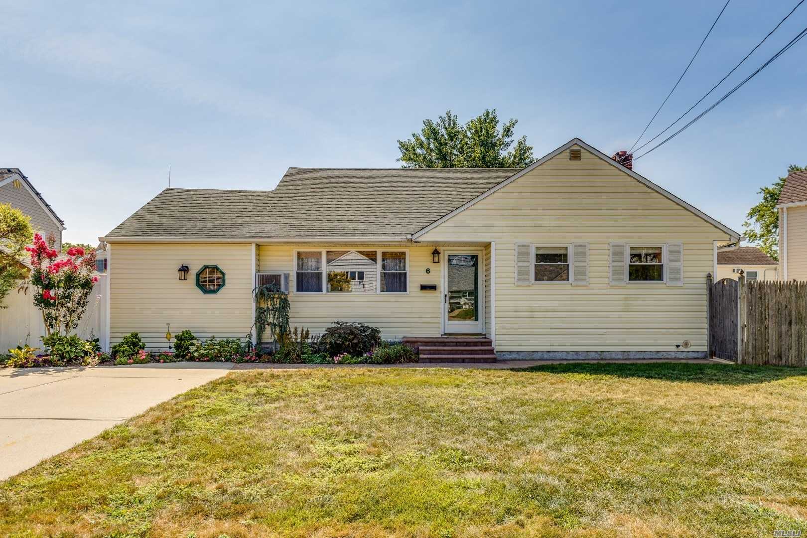 Meticulously Maintained 3 Bedroom, 2 Bath Front To Back Split Located In Massapequa Park! Move Right Into This Light And Bright Home W/Hardwood Floors & Tremendous Family Room W/ Bonus Room. Gas Heat & New Hot Water Heater, Updated Electric, Gas Cooking, Attic Storage, Cac, In-Ground Sprinklers,  Private Yard W/Pvc Fence & Patio