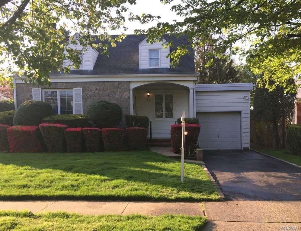 Listing in New Hyde Park, NY