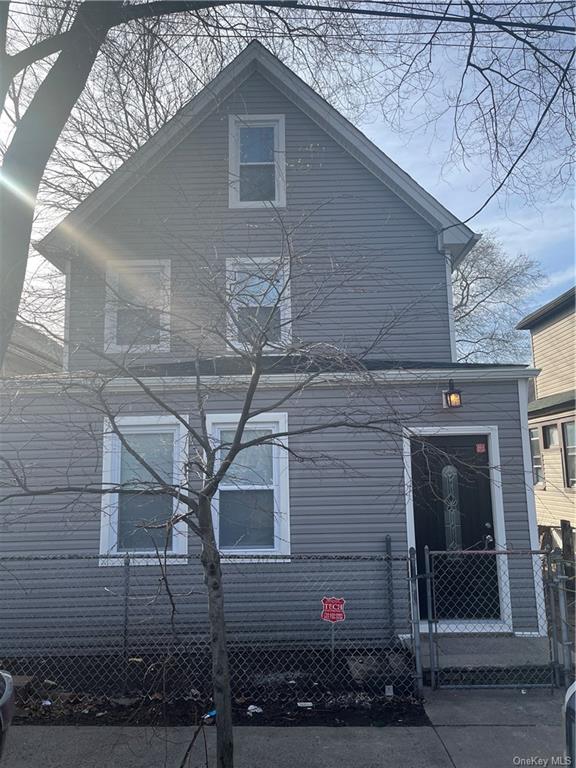 Single Family in Staten Island - Fulton  Out Of Area, NY 10304