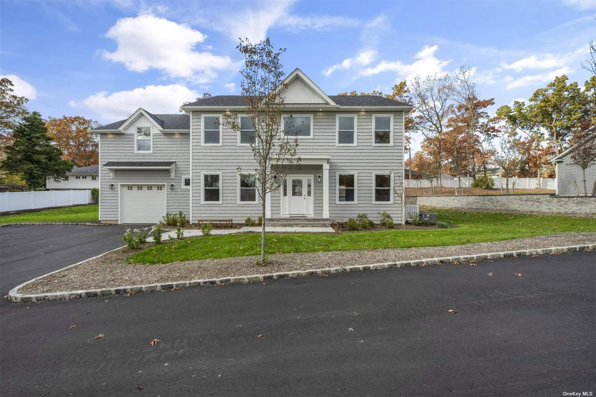 Single Family in East Northport - Town Line  Suffolk, NY 11731