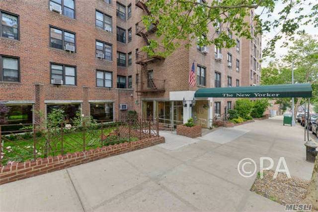 Nice Cozy One Bedroom With Formal Dining Area/24 Hour Doorman/Haedwood Floors/Updated Kitchen And Bath/Indoor Gym/Near Trains And Queens Boulevard