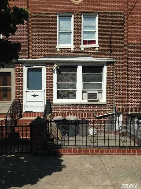 Great Investment Property In The Heart Of Astoria!