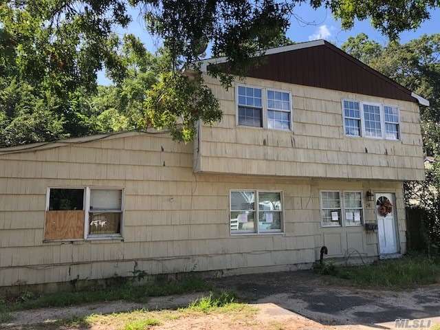 Fixer Upper Located At Prime Location At The End Of A Cul De Sac, Nice Quiet Neighborhood & Close To All Transportation. A Little Tlc Will Go A Long Way With This One!
