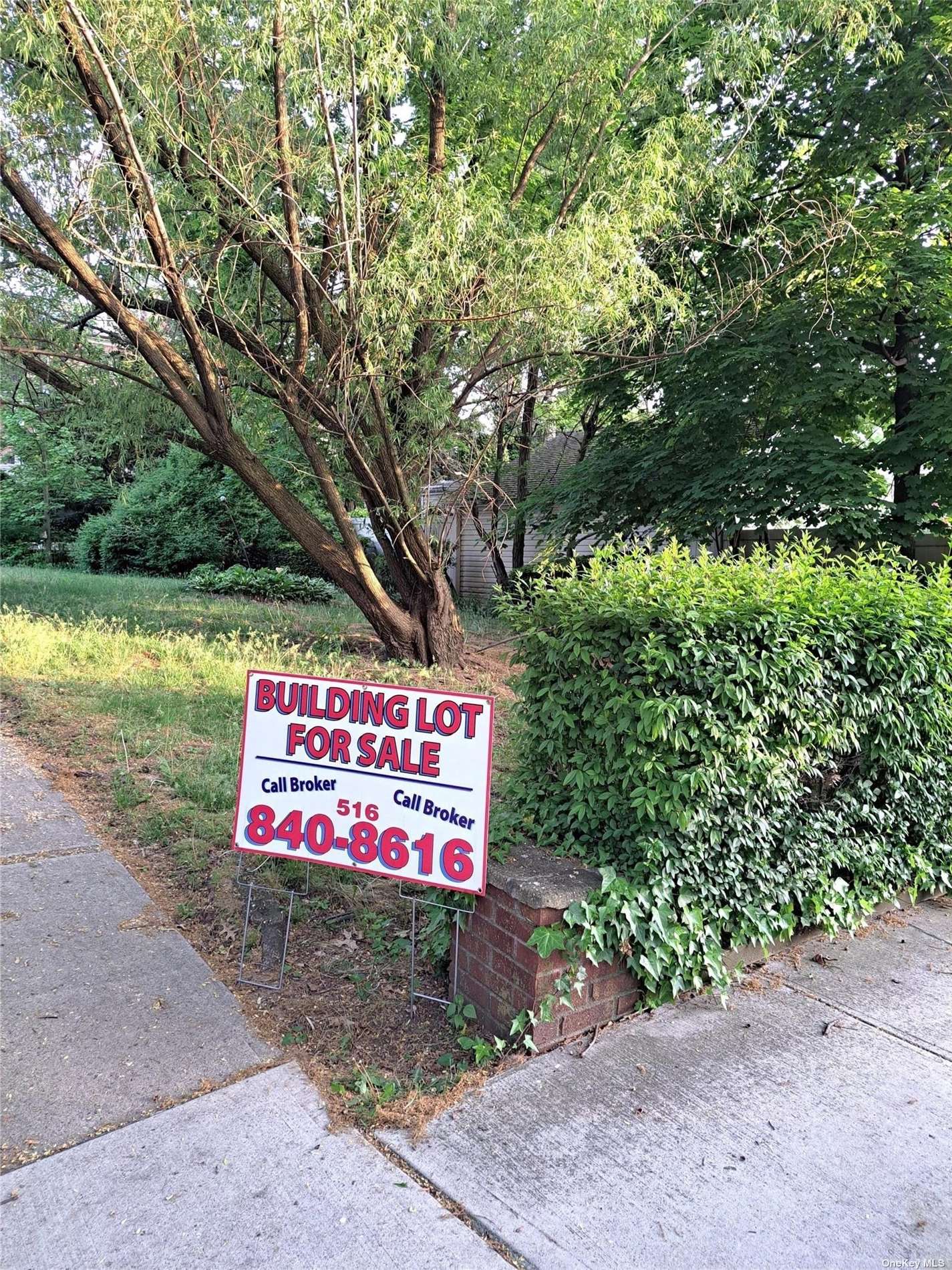 Land in Douglaston - 52nd  Queens, NY 11362
