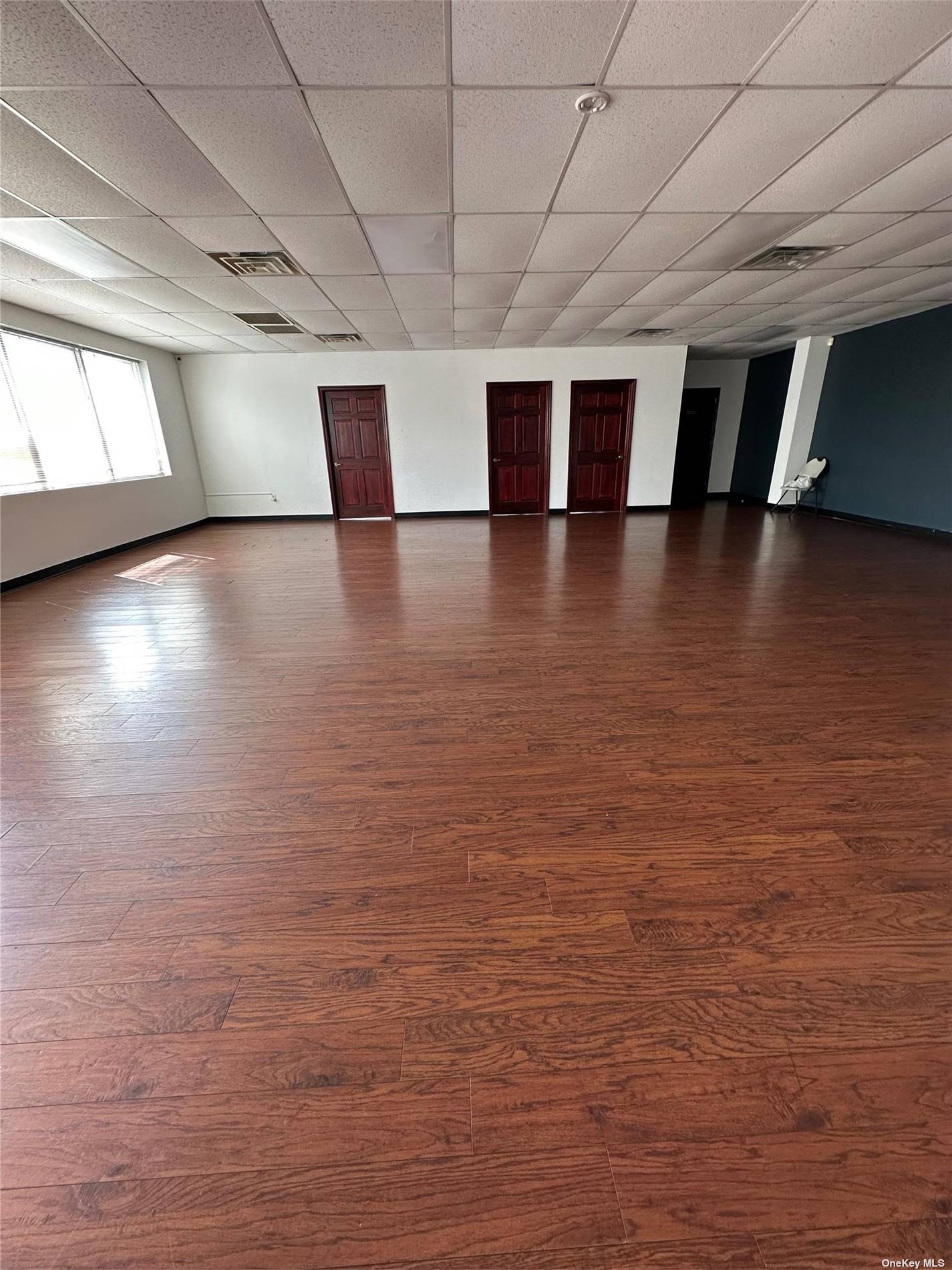 Commercial Lease in Cambria Heights - Linden  Queens, NY 11411