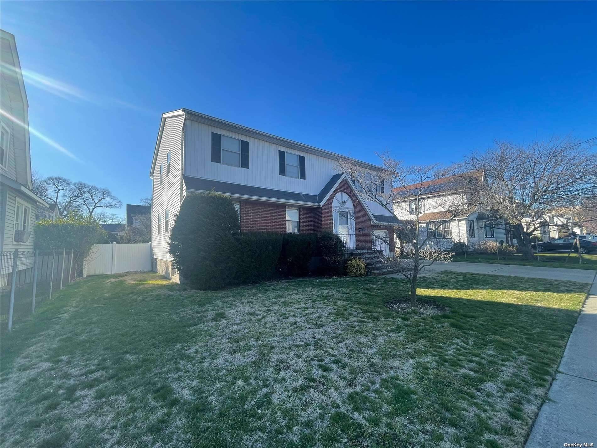 Single Family in Valley Stream - Bismark  Nassau, NY 11581