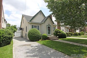 Move Right In To This Mint Updated Cape In The Desirable Park Section Of Mineola. 1st Flr. Has A Lr W/Fpl, Fdr, Eik, Br, Full Bth, Family Rm W/Sliding Door To A Beautiful Deck. Upstairs Has 3Brs, Sitting Area, Full Bth. Full Fin. Bsmt, 1.5 Car Garage. All Updated Within The Last 7 Years - Kitchen, Boiler, Roof, Deck, Awning. Near Hospitals, Lirr, Schools, Library And Park.