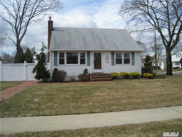 Lovely 3 Bdrm Cpe In Plainedge Sd #18,  Versatile Layout,  Eik W/Gas Stove,  New Gas Heating System. Finished Basement With Cedar Closet & Plenty Of Storage. Fully Fenced Property With Igs. Eastplain Elementary School. Move In Ready! Homeowner In The Process Of Grieving Taxes