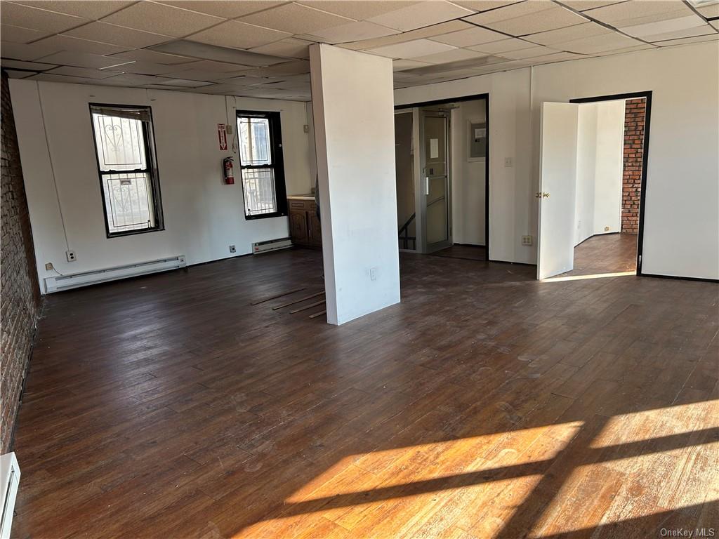 Commercial Lease in Bronx - Boston  Bronx, NY 10467