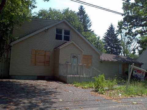 Bank Owned Expanded Ranch.Approx 3200 Sq St Of Living Space Over 14 Rooms.