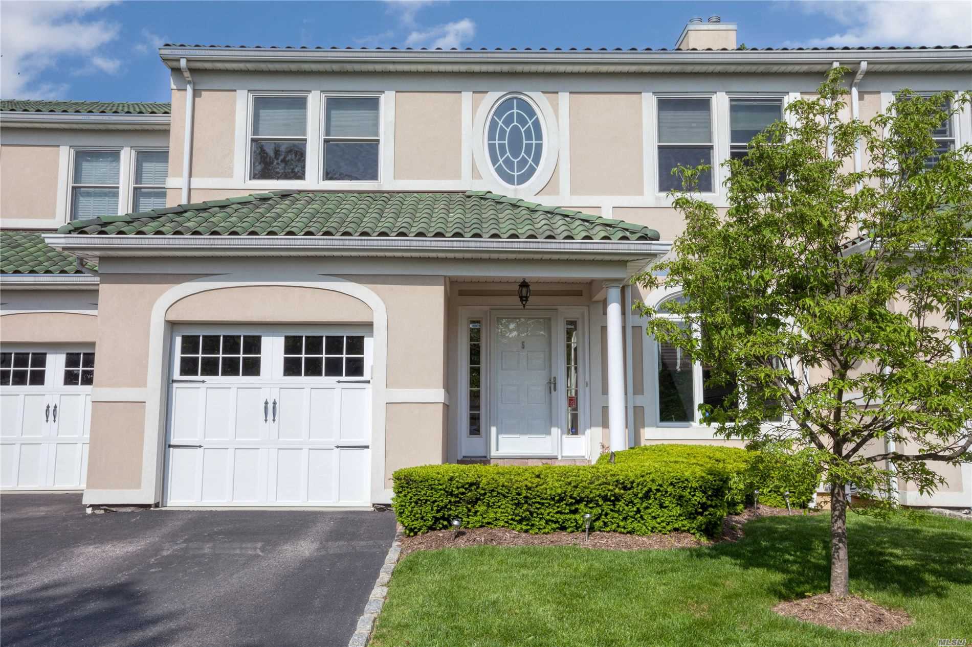 Beautiful Unit in a Gated Community in the Heart of Bay Shore, 10 Years Young Featuring Granite Kitchen, High Ceilings, Gleaming Hardwood Floors Throughout, CAC, Master Bedroom Suite w/Full Bath, WIC, Garage and Huge Unfinished Basement, Sliding Doors onto Private Deck. Don&rsquo;t Miss This Opportunity!! Priced To Sell!