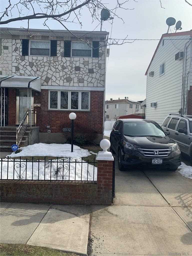 Listing in Saint Albans, NY
