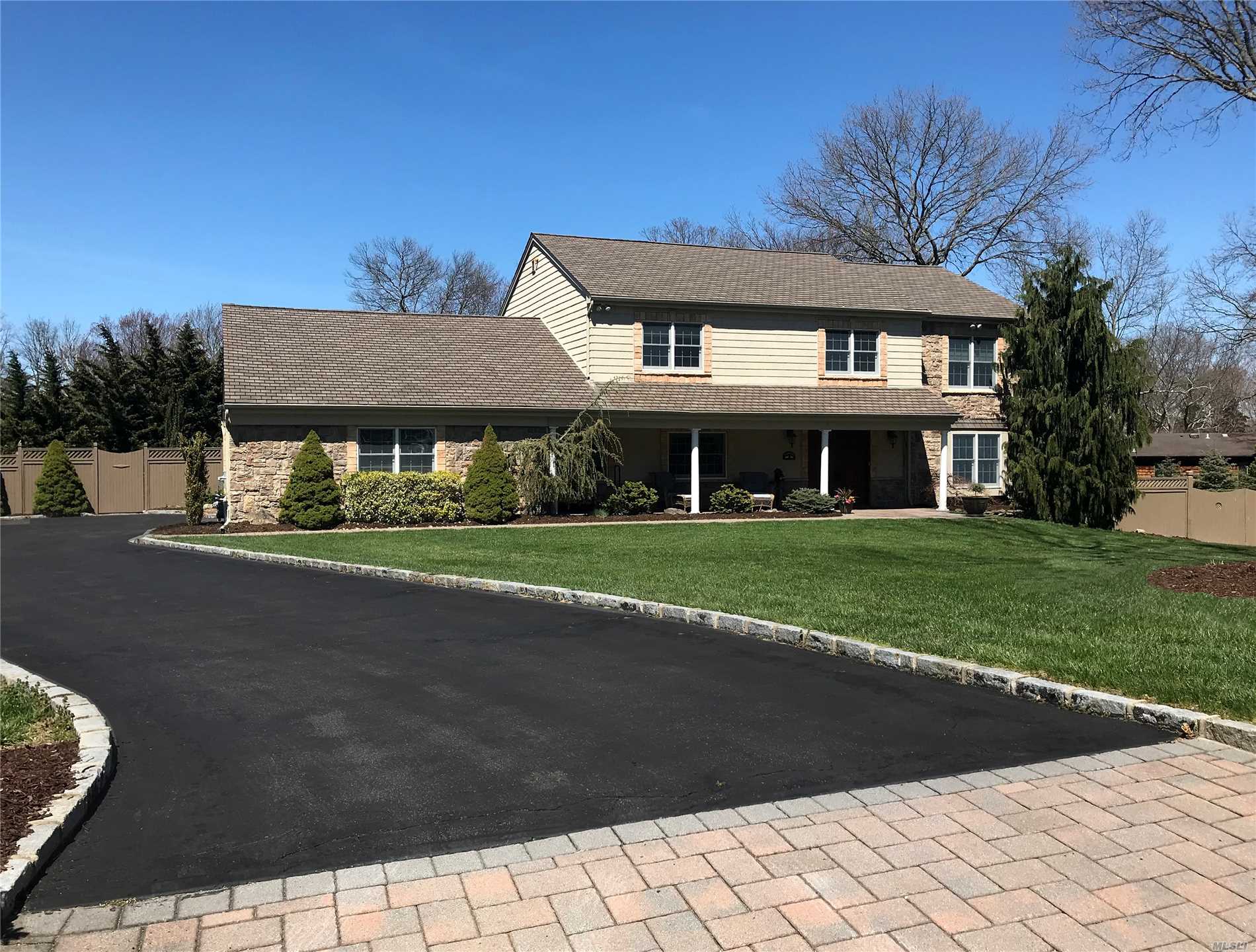 Dream Home Set On Private 1 Acre On Cul-De-Sac In The Commack School District! Large Foyer, Custom Moldings & Hardwood Floors Throughout! Gourmet Kitchen Remodeled In 2017 W/ Custom Cabinets, Quartz Counters & Ss Appliances! Den W/ Soaring Ceiling To Second Floor Landing & Fireplace! Mbr W/ New Bath & Wic! Finished Basement! Pool W/ Waterfall! Sprawling Lawn! Much More!