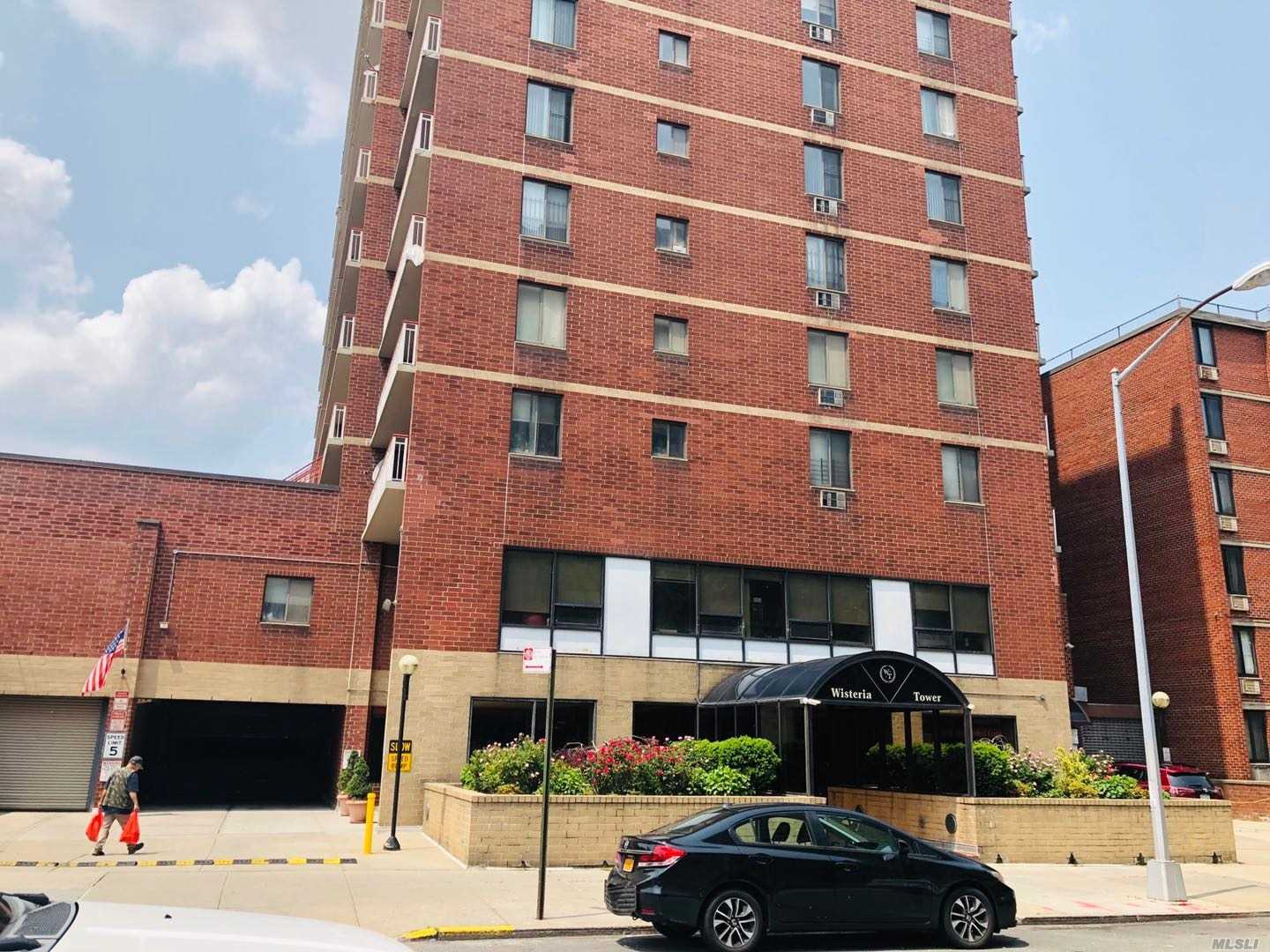 Downtown Flushing Duplex condo. This Duplex feature 2.5 bathrooms, separate duo entrances, in unit washer & dryer; 2 balconies both with Manhattan view. Indoor self park large parking space included. Common charge includes gas, heating, water, 24 hours doorman.