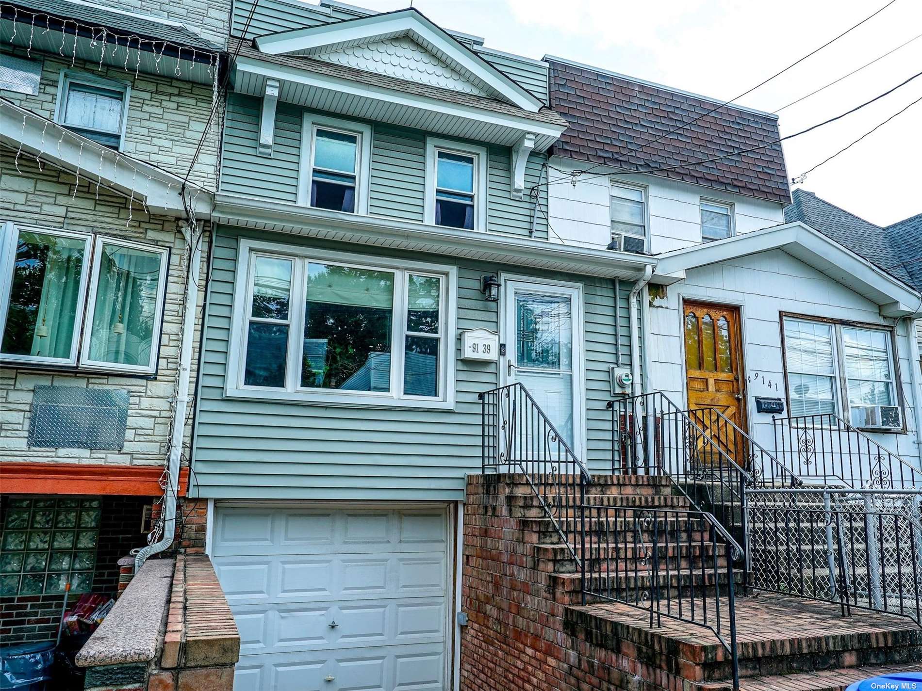 Single Family in Woodhaven - 91st  Queens, NY 11421
