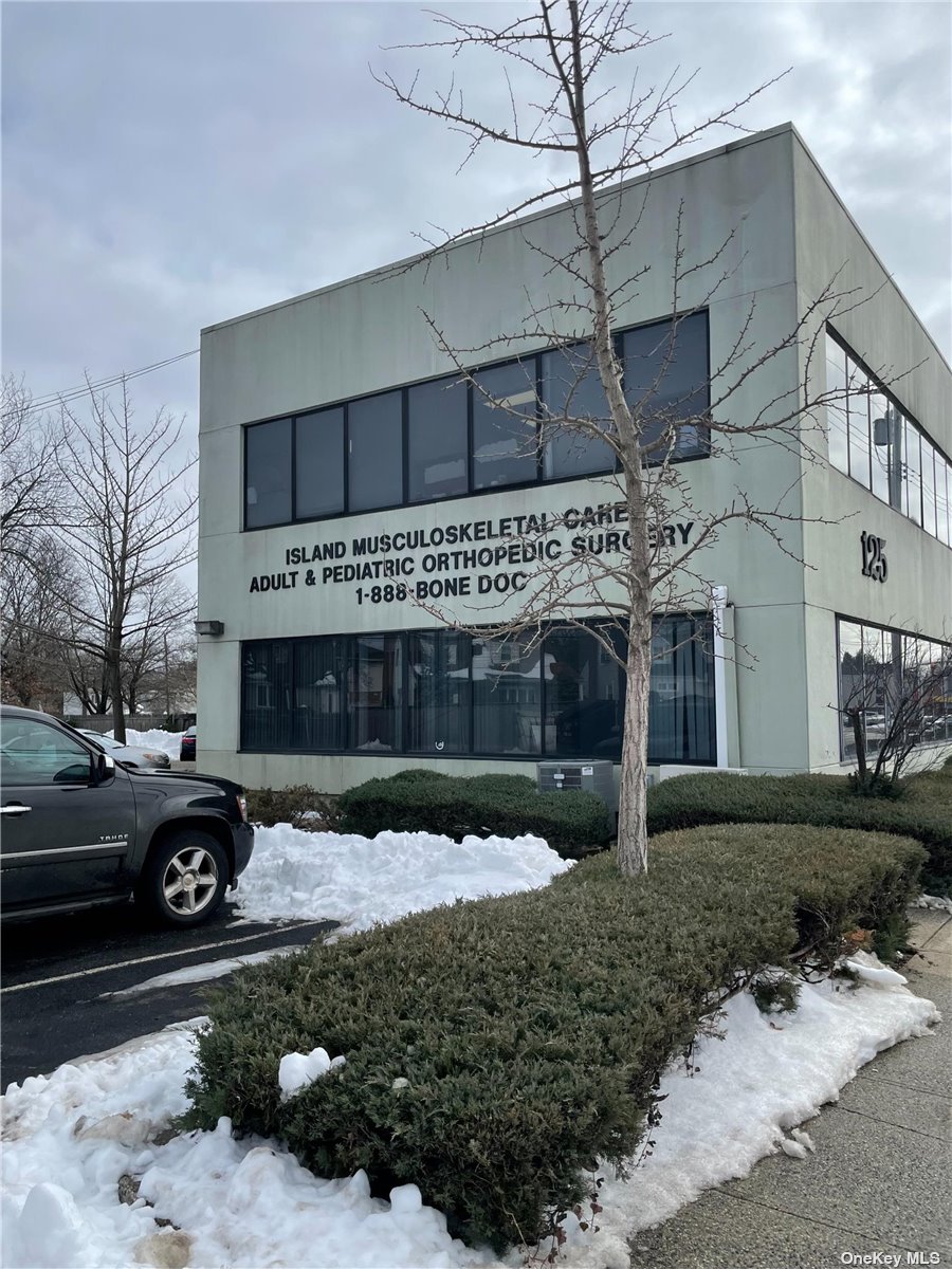 Commercial Lease in Valley Stream - Franklin  Nassau, NY 11580