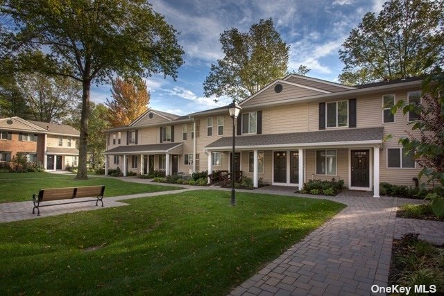 Apartment in Coram - Country Club  Suffolk, NY 11727