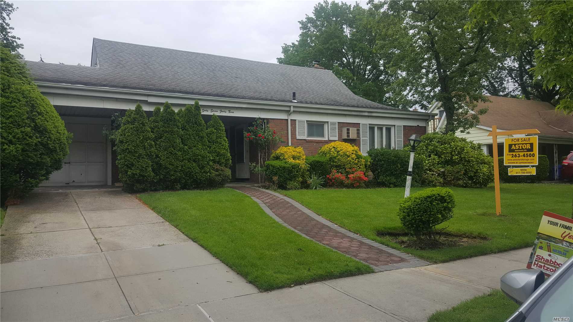 75 x 100 lot- Prime Location in Fresh Meadows/ Hillcrest area. 4 Bedrooms, 3 full baths, living room, formal dining room, large eat in kitchen, den, full size finished basement, beautiful back yard. Central A/C . Steps to shopping, public transportation, houses of worship. School district # 26.