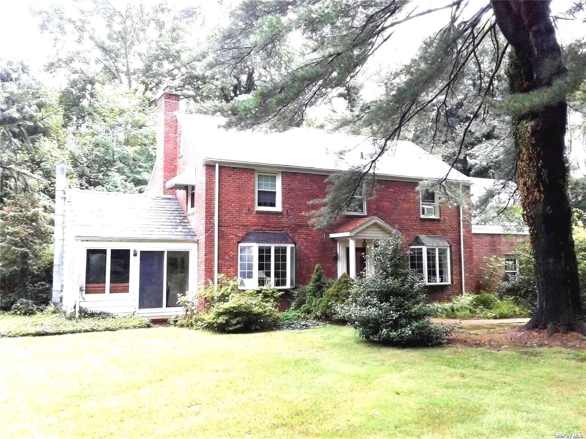 Single Family in Old Westbury - Hicks  Nassau, NY 11568