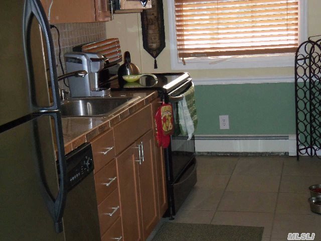 Lovely,  Updated Unit. Granite/Stainless Kitchen,  Hardwood Floors,  Beautiful,  Updated Bath. Pool,  Gym,  Clubhouse. Beautiful Grounds. Don't Miss This Deal! Fire Your Landlord Today!! Cheaper Than Rent!!!