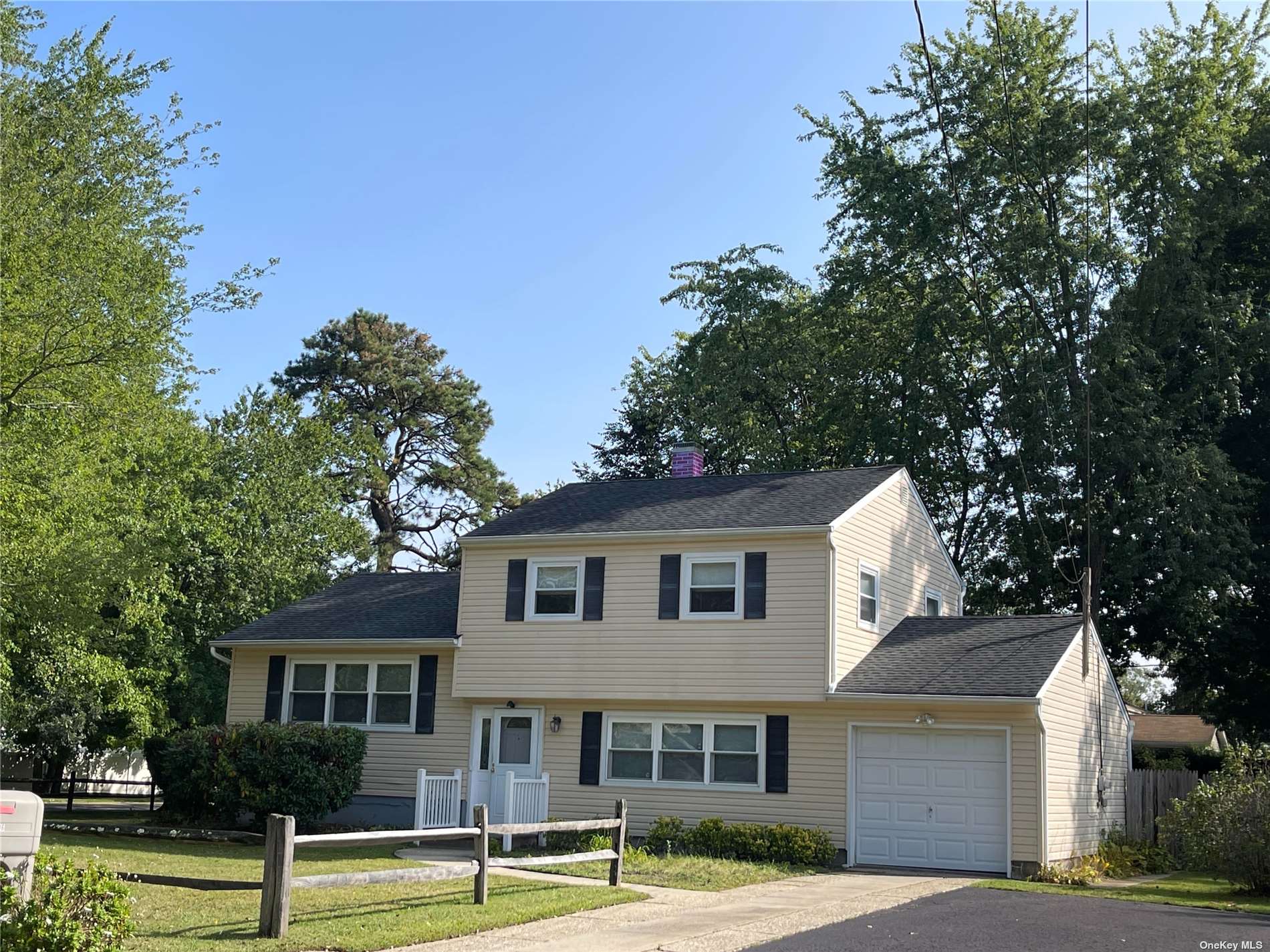 Single Family in Bohemia - Windwood  Suffolk, NY 11716