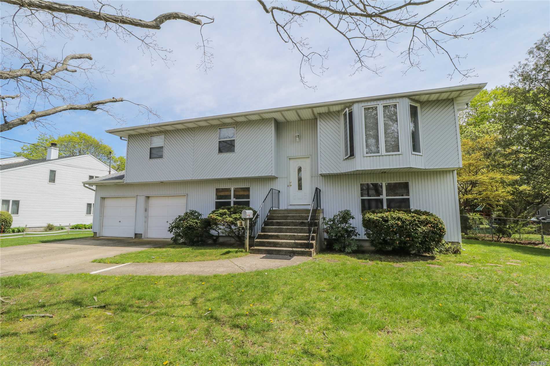 Great Hi Ranch on Large lot in Bay Shore Schools Featuring 3 bedrooms, hardwood floors, living room, dining room and large kitchen, Full Bath, upstairs. Downstairs full bath, 2bedrooms , den , laundry indoor access for the 2 car garage. Sliders to the huge backyard.