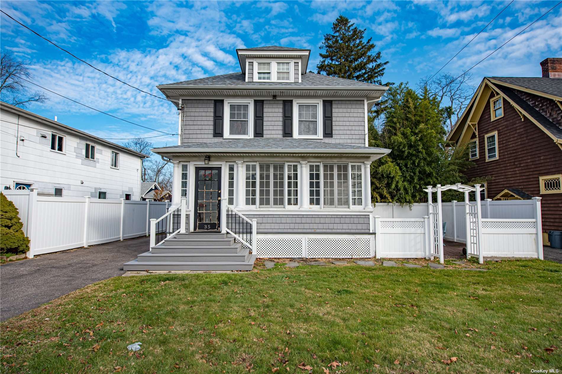 Single Family in Bay Shore - Bay Shore  Suffolk, NY 11706