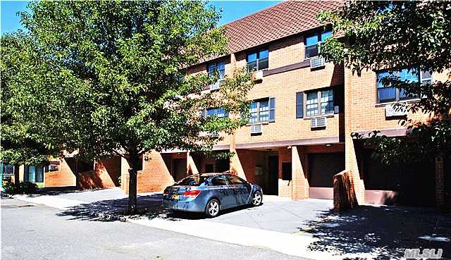 House Beautifull Condo,  3 Br 2 Baths,  Great View On The Upper Unit,  Hard Wood Floor,  One Parking Space Included. Great Sd #26(Ps#46,  Ms#74,  Cordozo Hs),  Convenient Location,  Near I-495,  Express Bus To Manhattan. Close To Shopping,  Park And Worship.