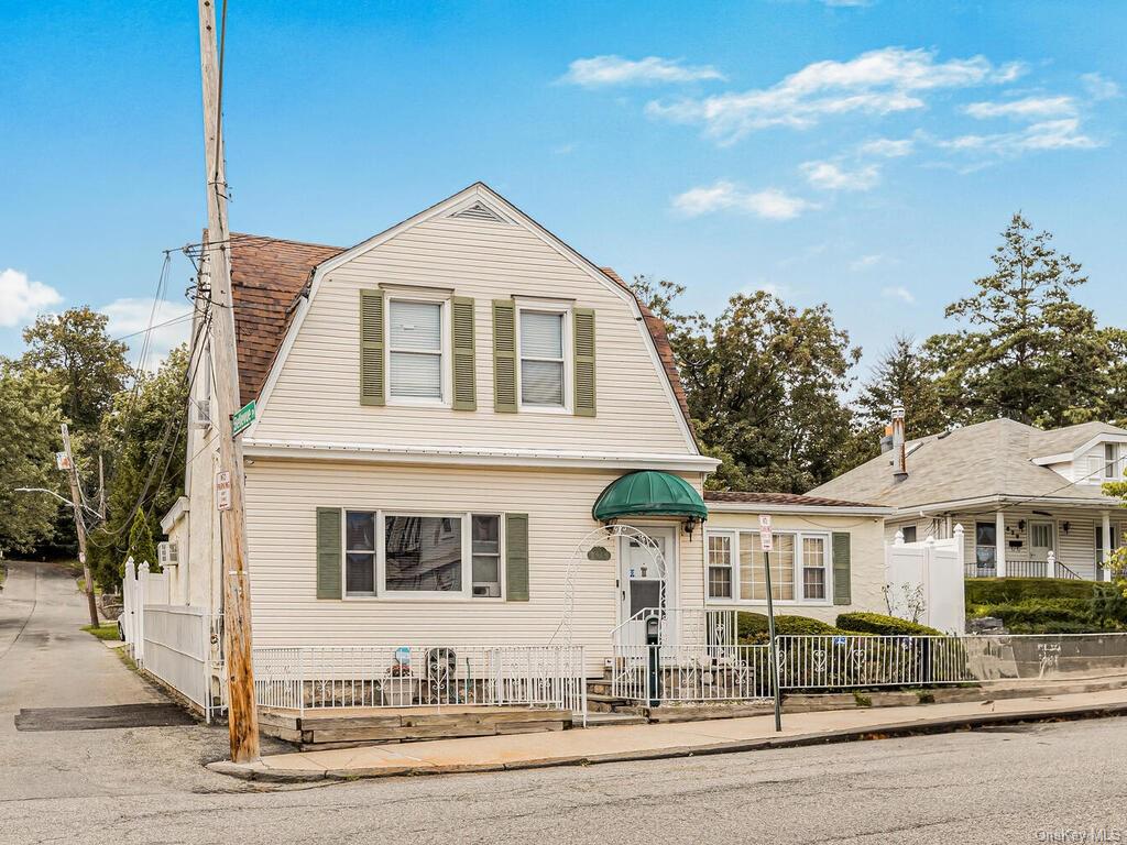 Single Family in Yonkers - Valley  Westchester, NY 10703
