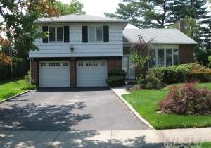 Beautiful Split In The Heart Of Manhasset Hills. Large Lot Size, Updated Kitchen, Updated 2.5Bths, Fdr, Lr, Hardwood Flrs Throughout, 4 Bdrs,Den W Fp, Finished Bsmt And Much More!