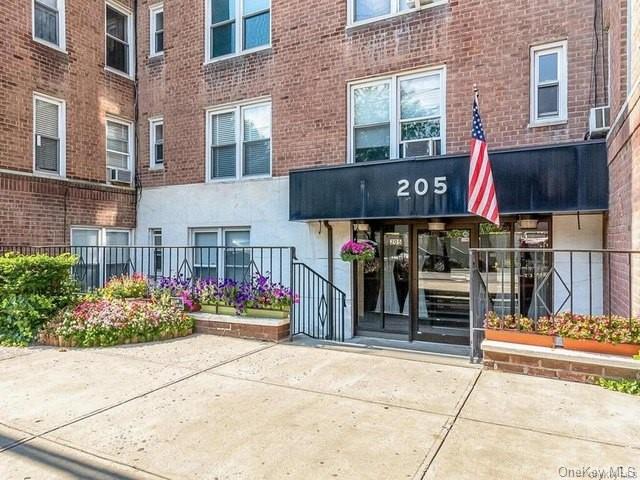 Coop in Bronx - 238th  Bronx, NY 10470