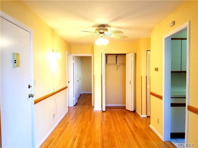 2-Bedroom Simplex Model Features Beautifully Updated Kitchen W/Ss Appliances, 2 Bedrooms, 1 Bath, W/D, & Private Patio. Recently Refinished Hardwood Flooring Throughout. Community Features In Ground Swimming Pool, Laundry Room, Reserved Parking, And Easy Access To Lirr. All Inc Except Elec & Cable.