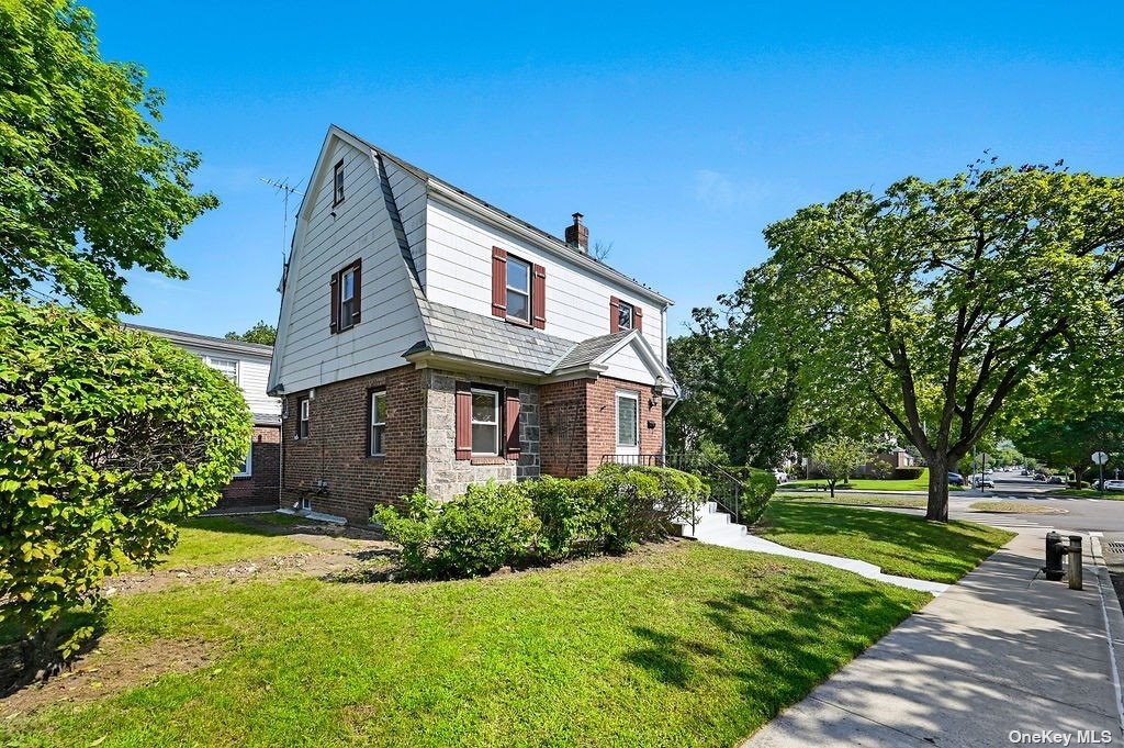 Single Family in Bayside - 56  Queens, NY 11364