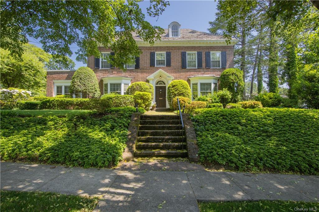 Single Family in Mount Vernon - Villa  Westchester, NY 10552