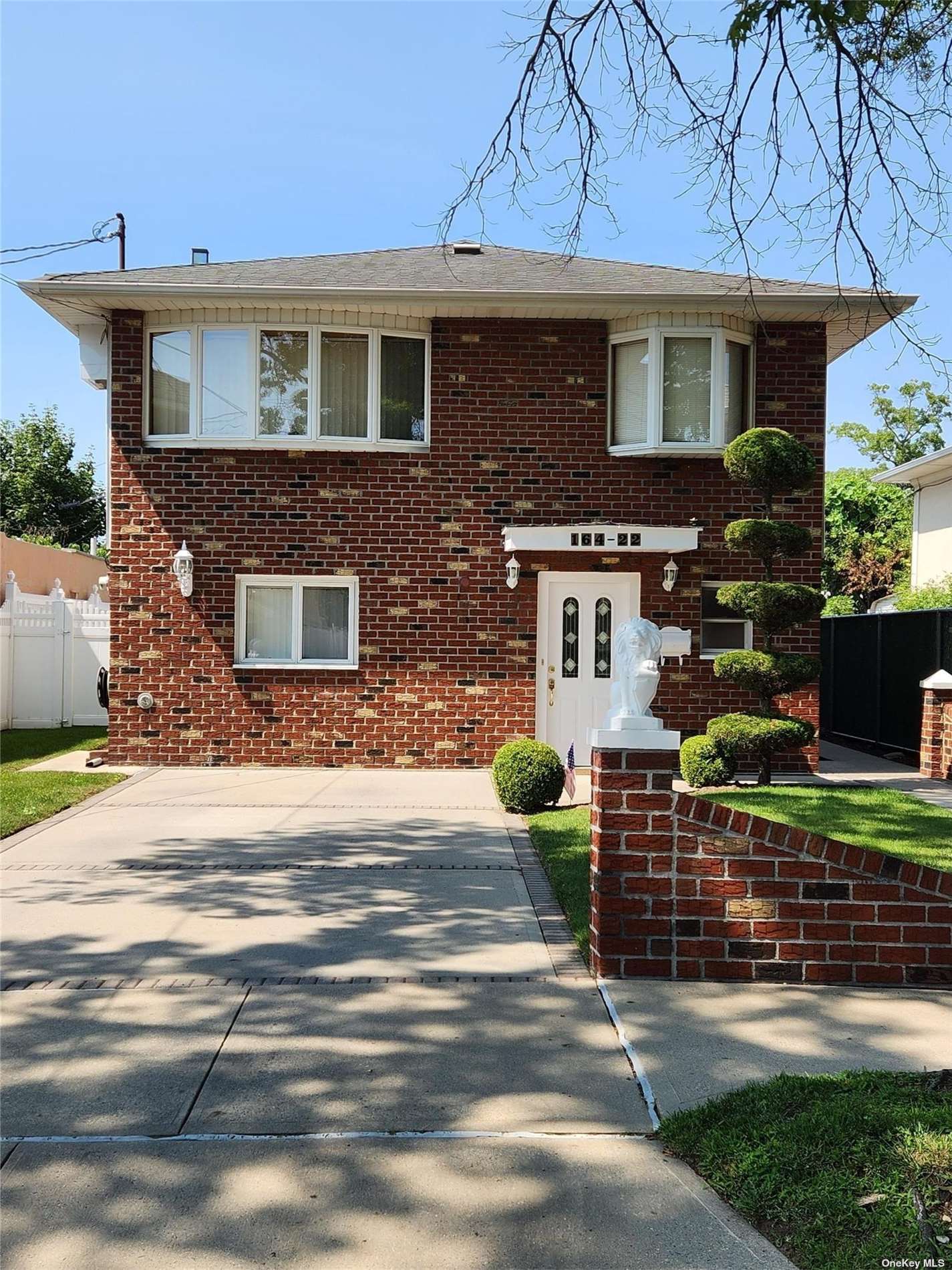 Single Family in Howard Beach - 91st  Queens, NY 11414