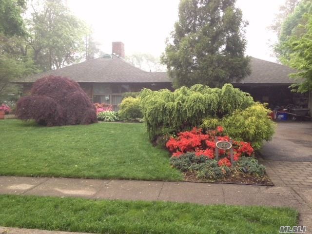 Happy Holidays! A Golden Opportunity Awaits You....Come See This Wonderful 4 Br 2.5 Bath Sprawling Ranch In Rcc-Wheatley/Ewsd On O'sized Property (115X145) And It Does Not Back The Parkway! Gas Heat/Cooking, S/S Appliances, Lots Of Storage, And Tons Of Possibilities! Make This Your Just Right Home!