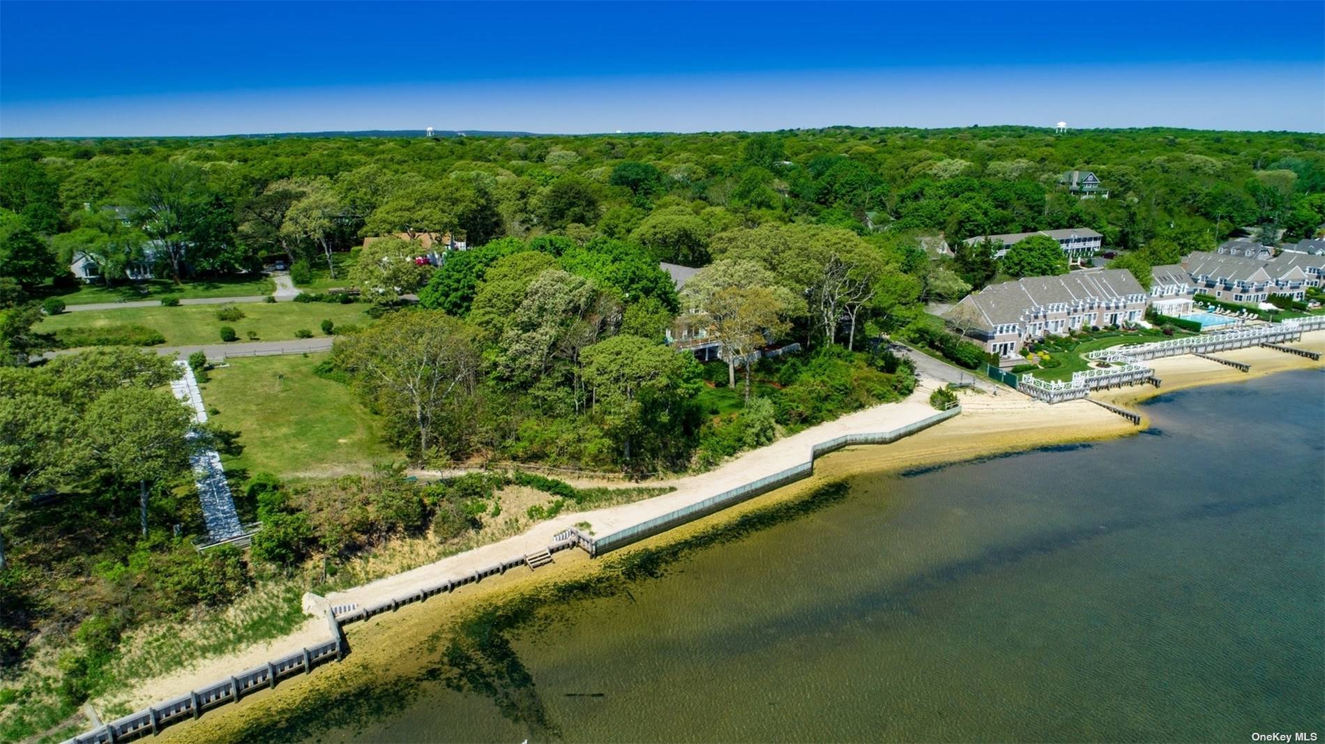 Single Family in Hampton Bays - Bay View  Suffolk, NY 11946