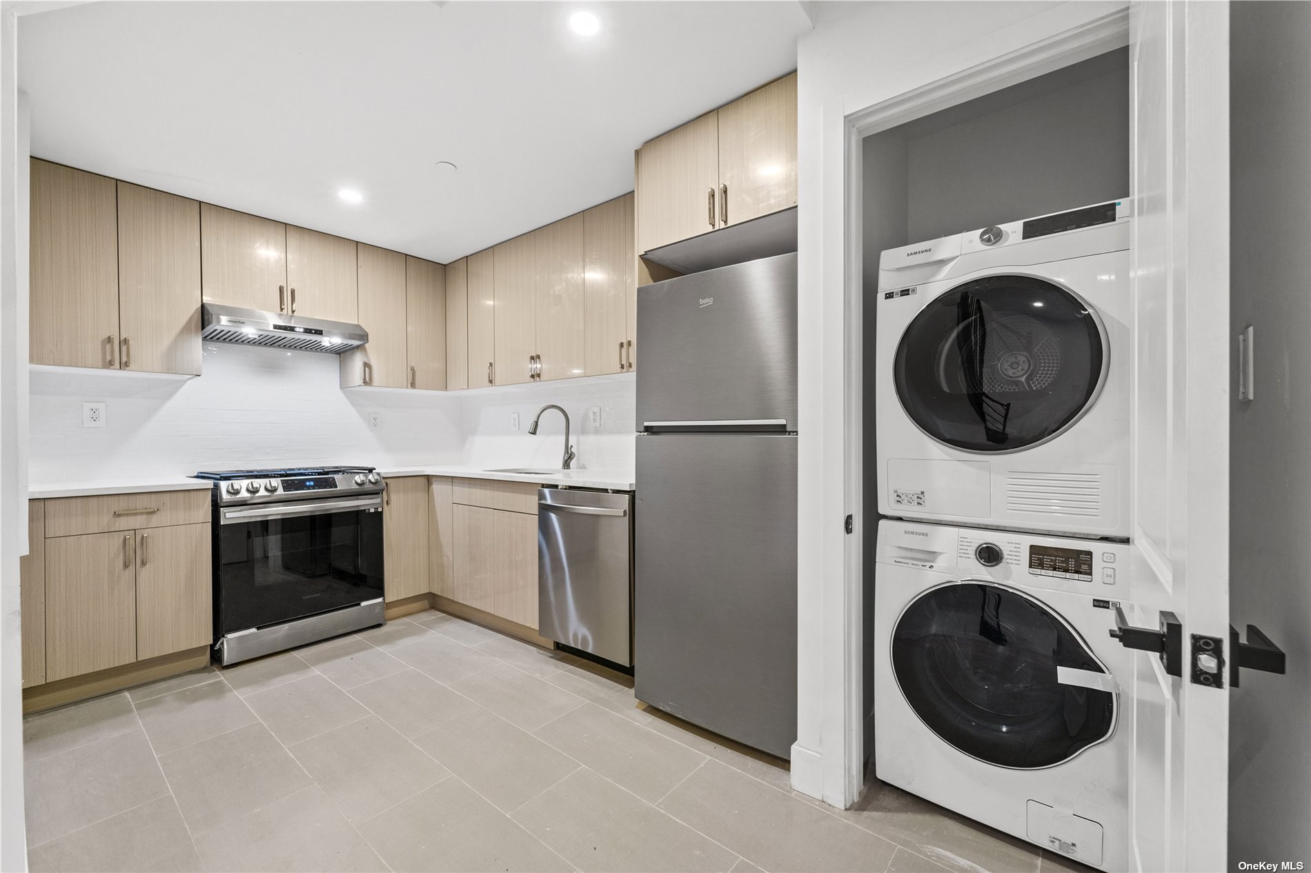 Apartment in Woodside - 63rd  Queens, NY 11377
