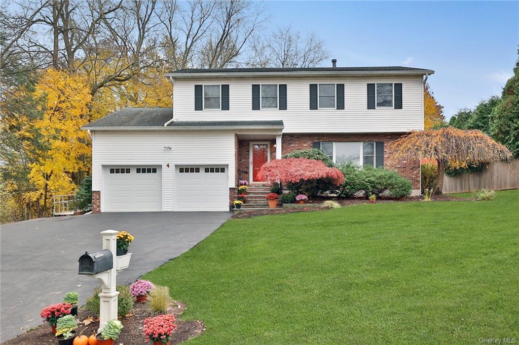 Single Family in Clarkstown - Kendall  Rockland, NY 10956